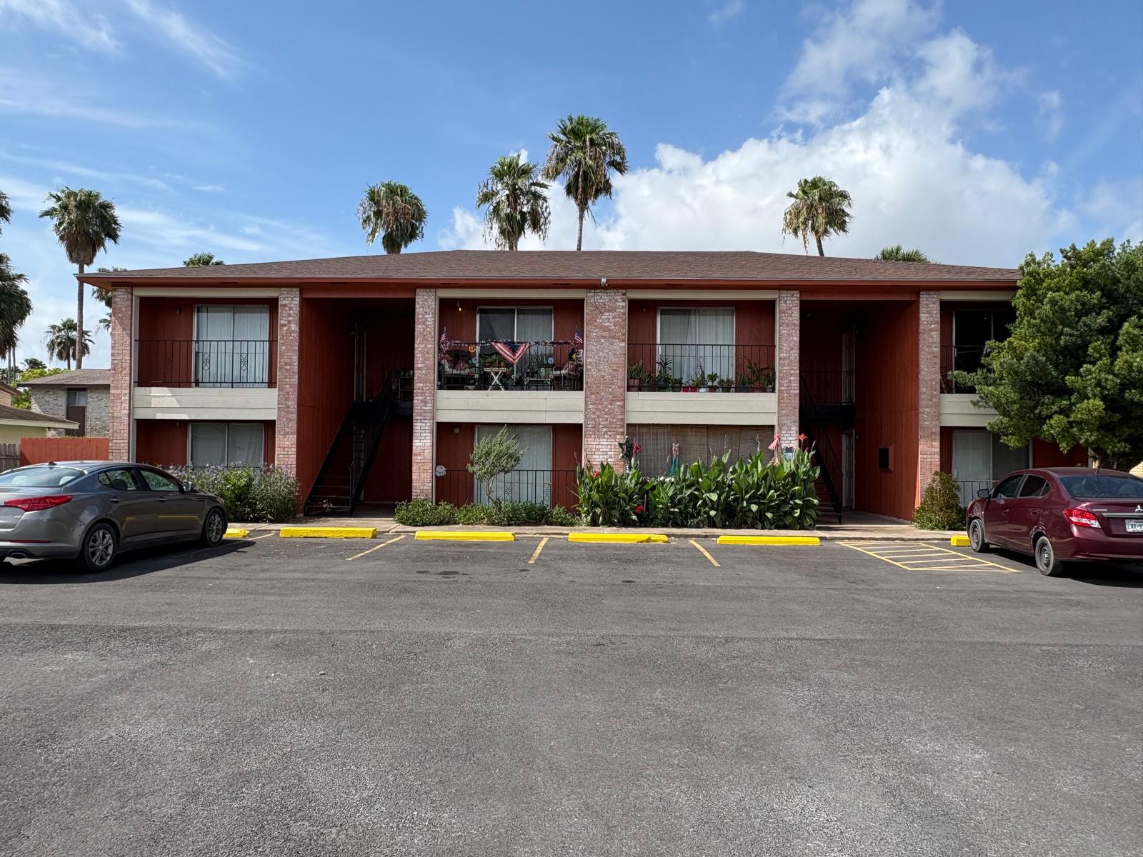 701 Iris Ave exterior